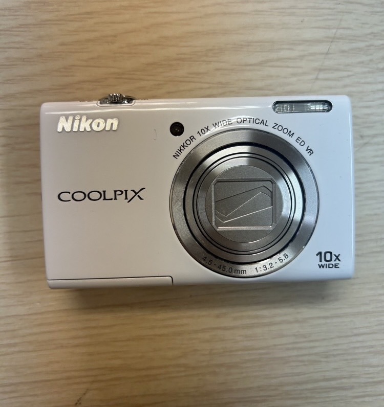 ニコンクールピクスのカメラをお買取り致しました！