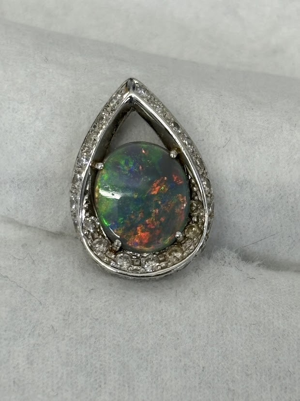 pt900ブラックオパールペンダントトップをお買取り致しました。