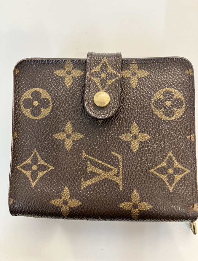 ヴィトン　コンパクトジップM61667をお買取り致しました。