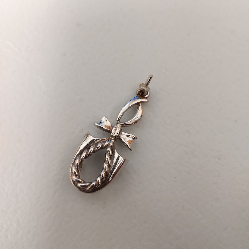 k18WG片方ピアスをお買取り致しました。