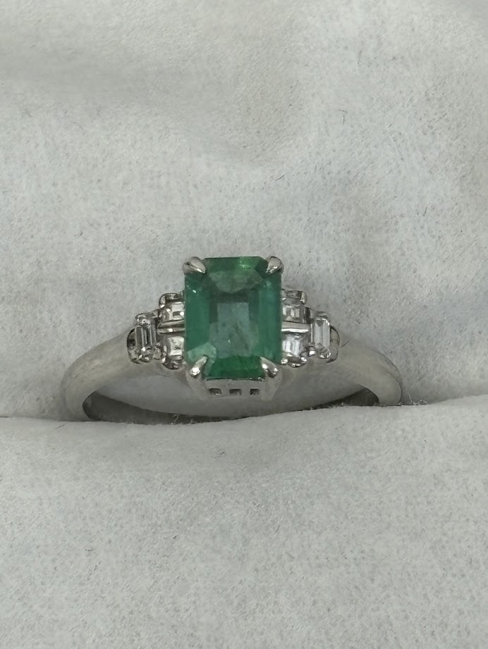 Pt900エメラルドのリングをお買取り致しました!