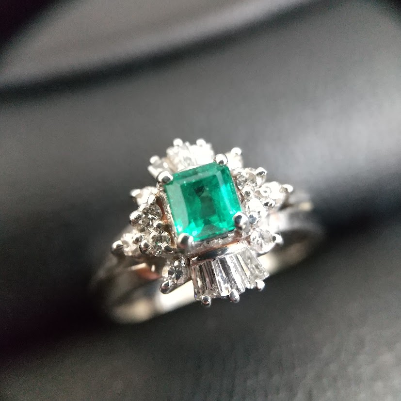 Pt900のエメラルドのリングをお買取り致しました！