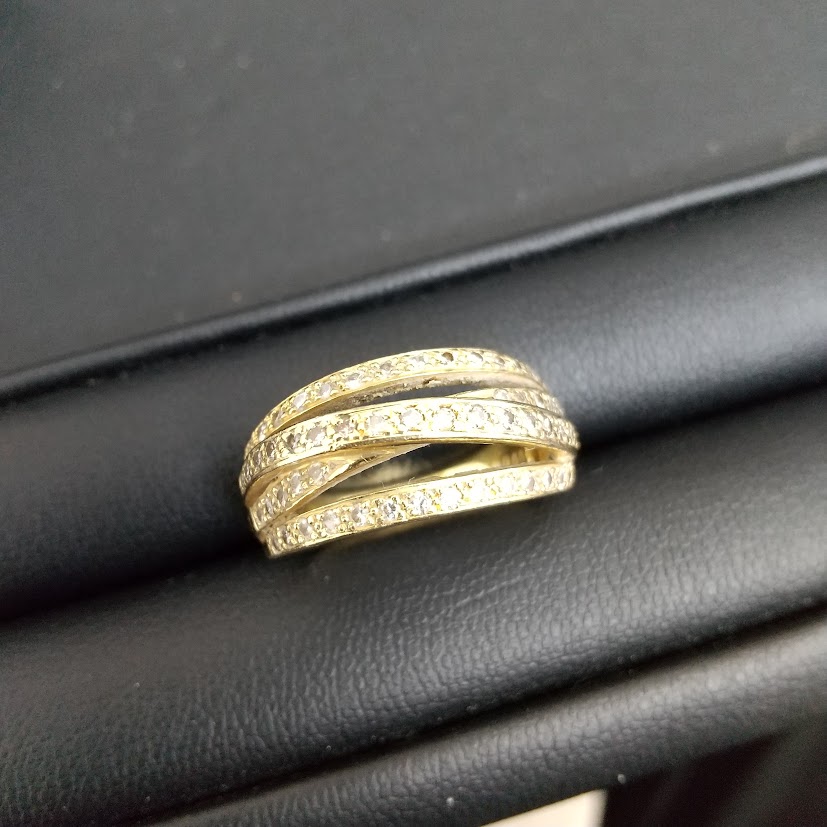 K18のメレダイヤリングをお買取り致しました。