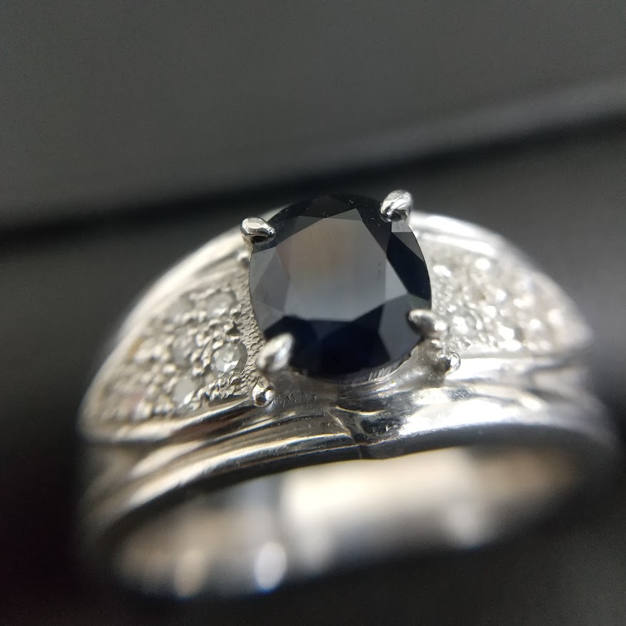 Pt900のブラックダイヤモンドリングをお買取り致しました。