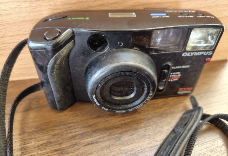 オリンパス AZ-1 ZOOMのカメラをお買取り致しました！