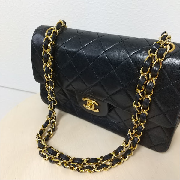 シャネルのマトラッセチェーンショルダーバッグをお買取り致しました。
